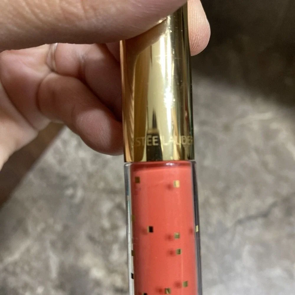 Estee Lauder Pure Envy UP IN FLAMES 105 Lip Gloss Kissable Pink‎ .09 oz/2.7mL